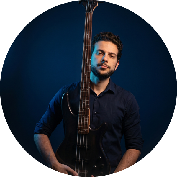 Hiago Fernandes — professor e baixista
